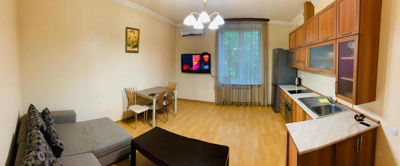 City Center Apartment On Sayat Nova Street Yerevan Bagian luar foto