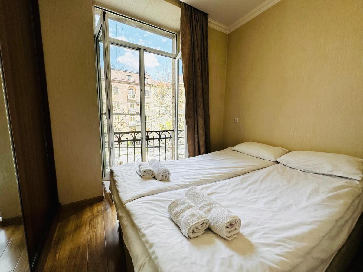 City Center Apartment On Sayat Nova Street Yerevan Bagian luar foto